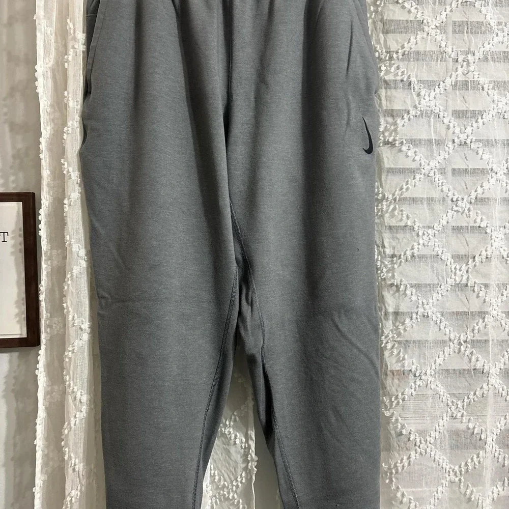 Nike Therma-FIT Tapered Training Pants Mens Large Heather Gray Joggers Fleece